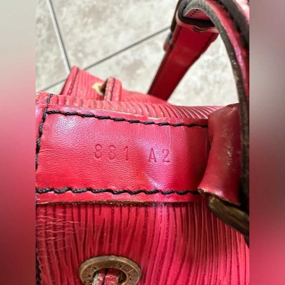 Louis Vuitton Authentic Bucket Bag Red